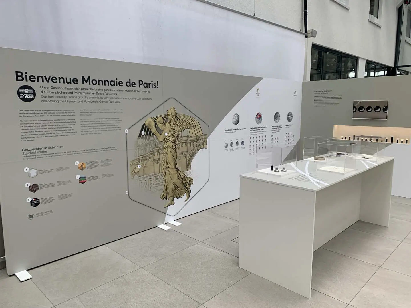 Ehrengast: Die Monnaie de Paris präsentiert sich im Eingangsbereich.