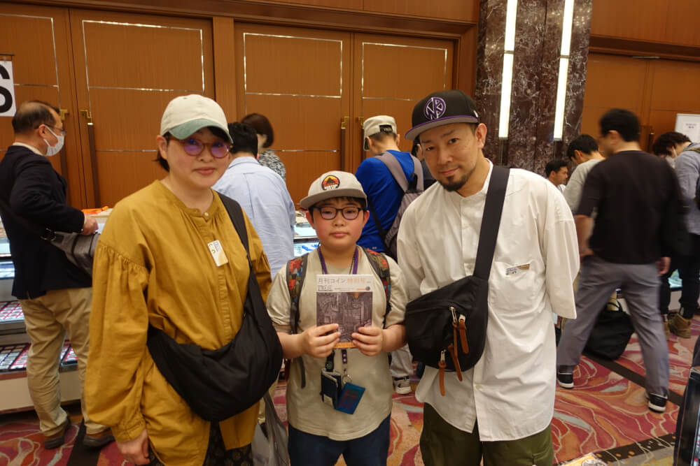 Not only experienced collectors, but also young collectors were delighted with the issue.