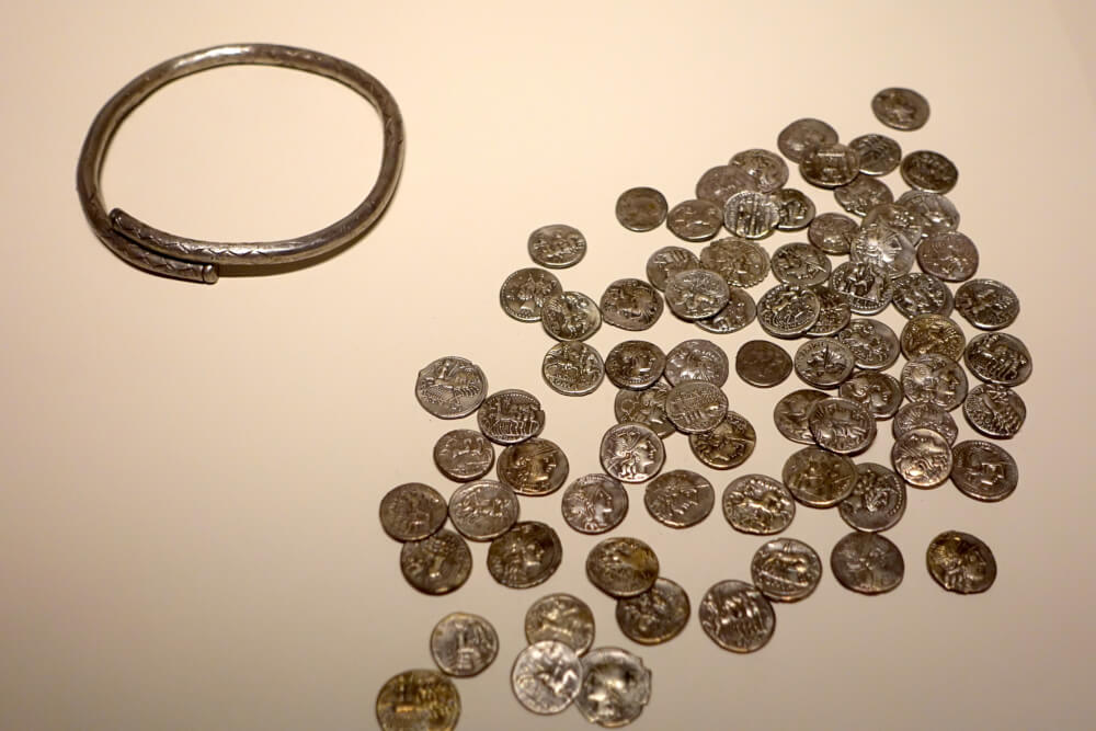 Numismatic impressions from the Museo Arqueológico Nacional